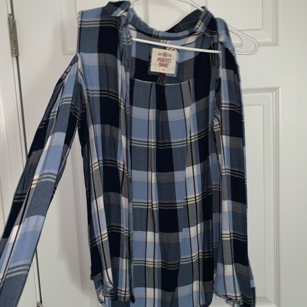 Cold shoulder flannel